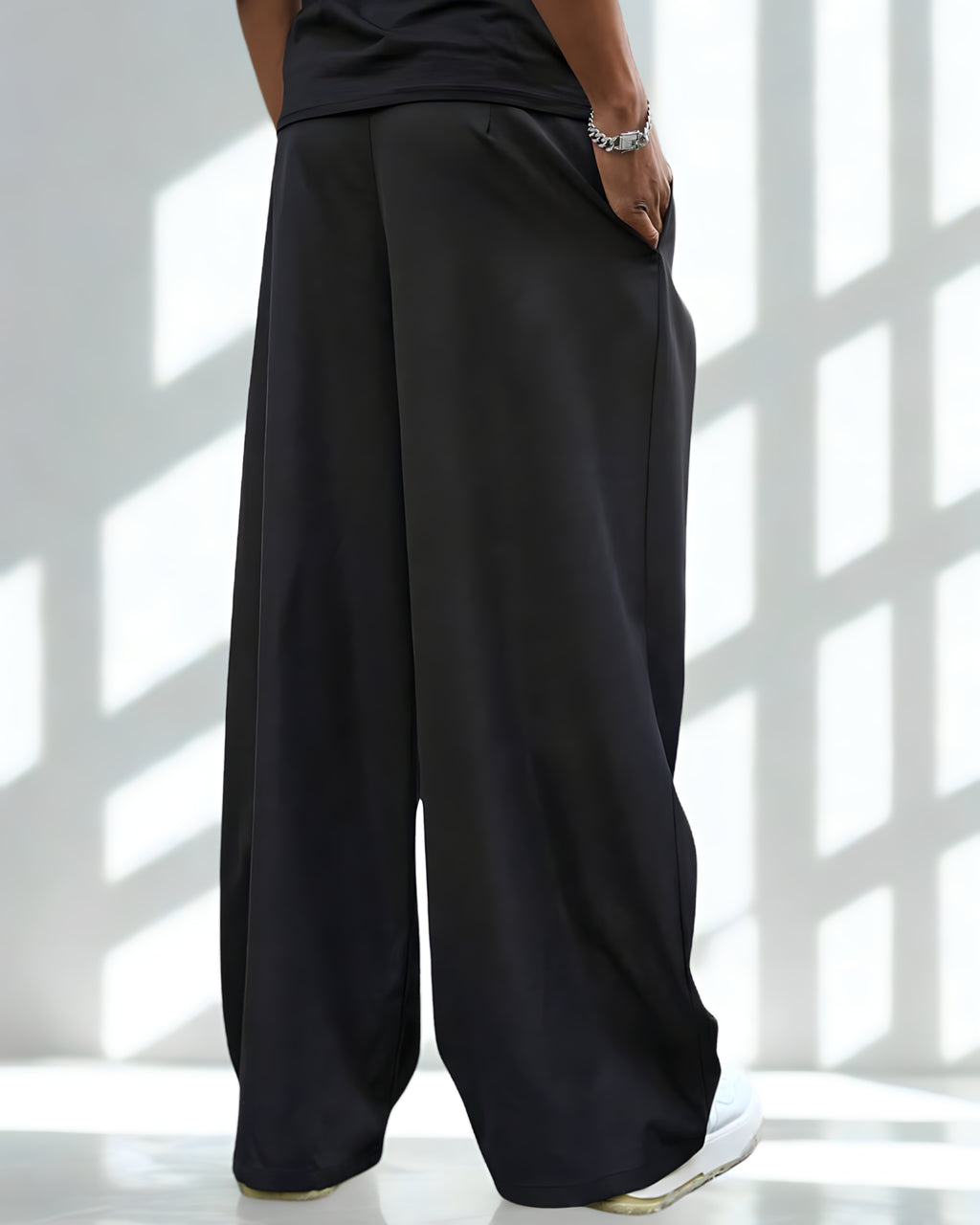 Pantalon Large - Style Japonais – Avant-Garde Urbain - Noir Vibe Co. 
